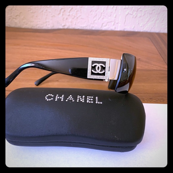 Used authentic Chanel sunglasses/excellent cond. - Picture 1 of 3